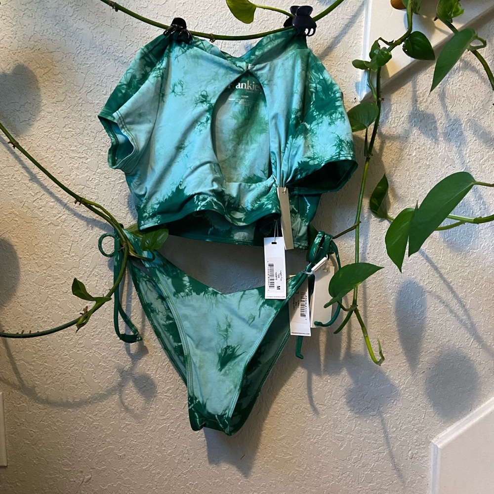 Frankies Bikinis M top and L bottom nwt